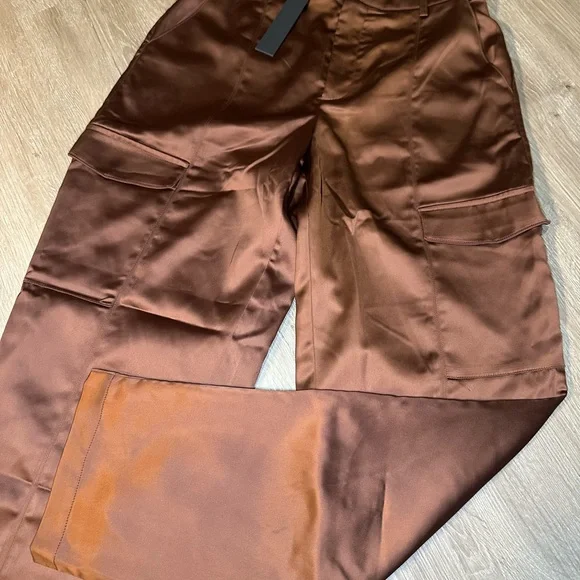 NWT House of Harlow 1960 Brown Satin Cargo Pants High Rise Utility Size 4 - Picture 5 of 5